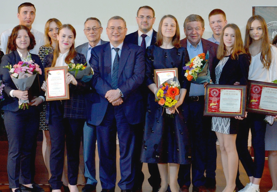 Награждение победителей Всероссийского конкурса научных работ молодежи «Экономический рост России»
